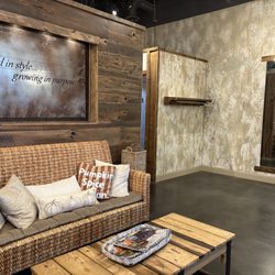Lizard Thicket - Dressing room entryway