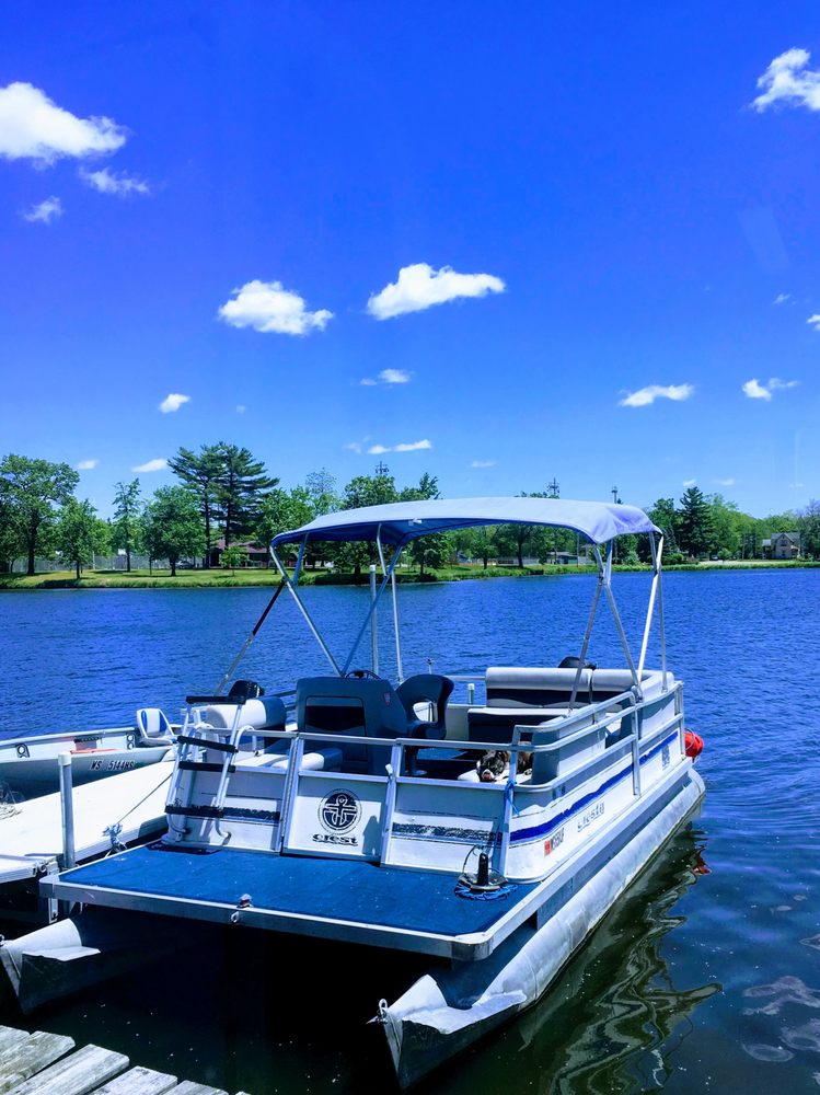 PARDEEVILLE WATER SPORTS & LAKESIDE LIQUOR 214 N Main St, Pardeeville