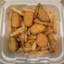 Vasilios Pizzeria - Chicken nuggets kids meal