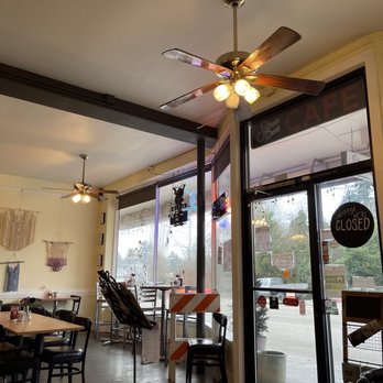 Salmon Creek Cafe - Breakfast & Brunch Near Me - Burien, Washington