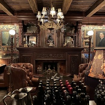 Armitage Alehouse - Dining area - Pubs Near Me - Chicago, Illinois Armitage Alehouse - Dining area - Pubs Near Me - Chicago, Illinois