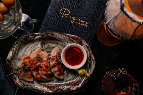 Regines Lounge by null