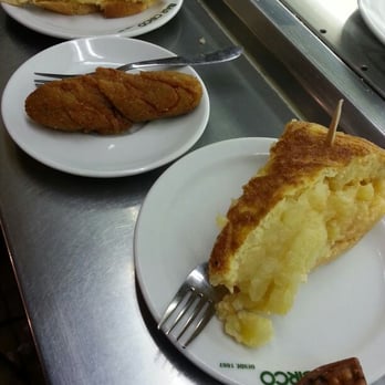 Bar Circo - La fantástica tortilla y unas croquetas de acompañamiento. - Tapas Bars Near Me - Zaragoza, Z Bar Circo - La fantástica tortilla y unas croquetas de acompañamiento. - Tapas Bars Near Me - Zaragoza, Z
