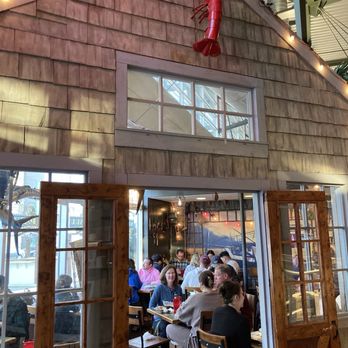 St Paul Fish Company - Sit down dining area - Seafood Near Me - Milwaukee, Wisconsin