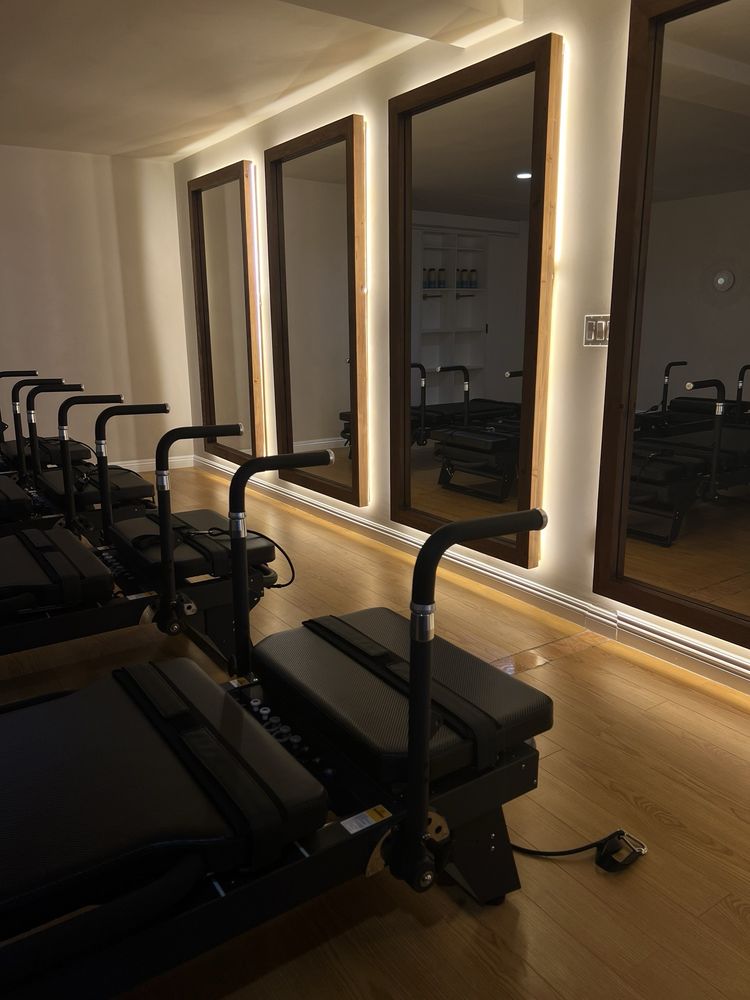 Studio Elevate  Logo