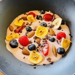 The Pool House - Açaí Berry Bowl.