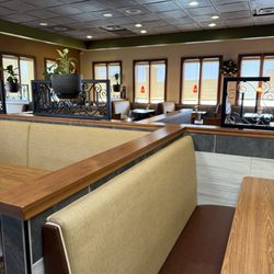Leon’s Mexican Cuisine - Dining room