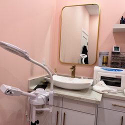 Aloha Beauty Lounge - Facial room
