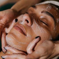 Succulent Skin Studio - NEW REFERRAL REWARD PROGRAM!
Send a friend and you will both be upgraded to the 90 minute Advanced Facial.