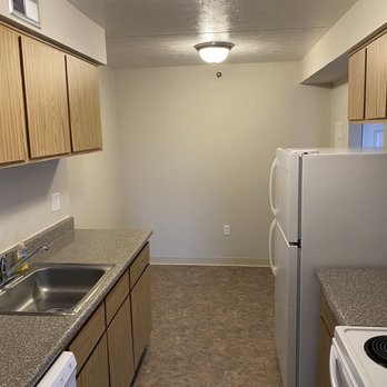 Gates Mills Place - Look at how huge kitchen is : WOW - Apartments Near Me - Mayfield Heights, Ohio Gates Mills Place - Look at how huge kitchen is : WOW - Apartments Near Me - Mayfield Heights, Ohio