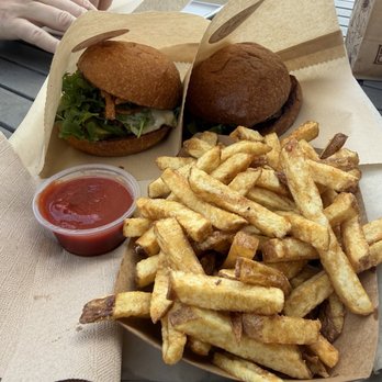 Mom's List - See size despite perspective. Great and fresh fries. Homemade ketchup. - American Near Me - Culver City, California Mom's List - See size despite perspective. Great and fresh fries. Homemade ketchup. - American Near Me - Culver City, California