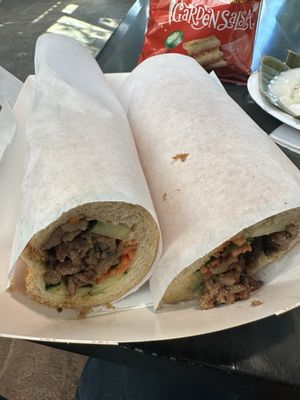 Les Banh Mi by null