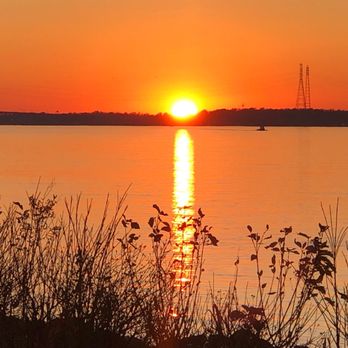 Niawanda Park - The sunsets are stunning - Parks Near Me - Tonawanda, New York Niawanda Park - The sunsets are stunning - Parks Near Me - Tonawanda, New York