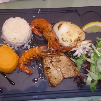 Le Minos - Restaurants Near Me - Aigues Mortes, 30 Le Minos - Restaurants Near Me - Aigues Mortes, 30