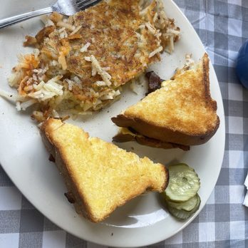 Hungry Hunter Restaurant - Breakfast & Brunch Near Me - Branson, Missouri