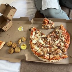 Pizza Family - Kebab pizza and cheese nuggets