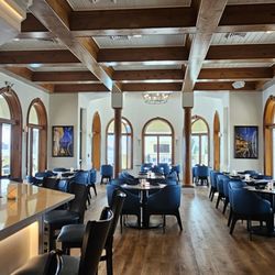 Lynda’s At The Ocean Club - Interior