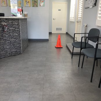 Crescenta Valley Veterinary Hospital - Veterinarians Near Me - La Crescenta, California