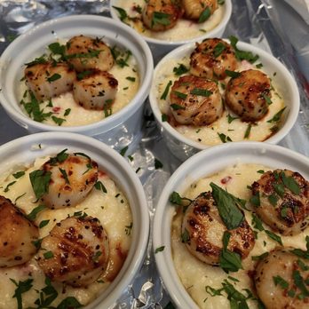 Fifteen26 - Cajun shrimp and pimento cheese grits - Soul Food Near Me - Austin, Texas Fifteen26 - Cajun shrimp and pimento cheese grits - Soul Food Near Me - Austin, Texas