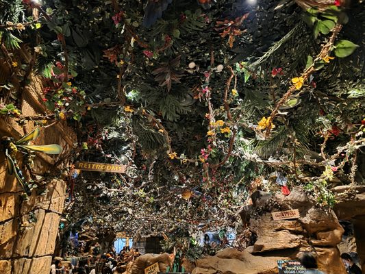 Rainforest Cafe by null