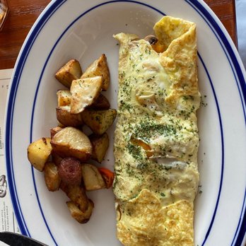Rolling Stars - Made my own omelette - tomato, mushroom and cheddar cheese - with a side of potatoes - Bagels Near Me - West Chester, Pennsylvania Rolling Stars - Made my own omelette - tomato, mushroom and cheddar cheese - with a side of potatoes - Bagels Near Me - West Chester, Pennsylvania