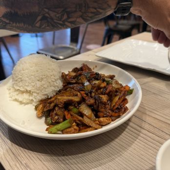 Groove Thai Restaurant - Cashew nut chicken - Thai Near Me - Rancho Cucamonga, California