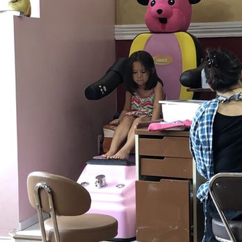 VIP Nails & Spa - Nail chair - Nail Salons Near Me - Burbank, Illinois