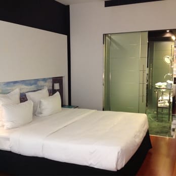 Hilton Madrid Airport - Guest room on executive floor - Hotels Near Me - Madrid, M Hilton Madrid Airport - Guest room on executive floor - Hotels Near Me - Madrid, M