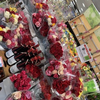 Publix - Buy 1 get 1 free flowers - Grocery Near Me - Celebration, Florida