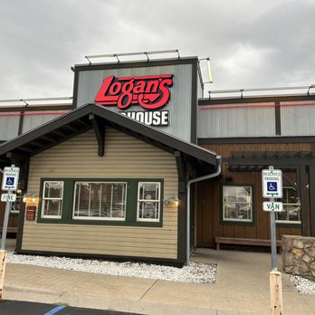 Logan's Roadhouse - the entrance to logan's roadhouse - American Near Me - Holland, Michigan