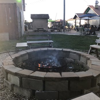 Boat Town Brewing - Outside backyard seating. - Brewpubs Near Me - Lebanon, Missouri Boat Town Brewing - Outside backyard seating. - Brewpubs Near Me - Lebanon, Missouri