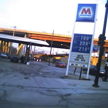 Clark - old pic, now a Clark outlet - Gas Stations Near Me - Chicago, Illinois