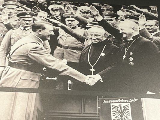 Mémorial De La Shoah by null