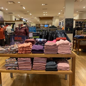Eddie Bauer - Men's Clothing Near Me - Schaumburg, Illinois