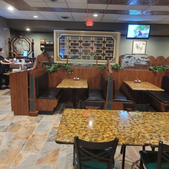 New Peking Restaurant - Spacious room for booths and table - Chinese Near Me - Garden City, Michigan