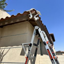 ProTech ResCom - Spotlight camera, wall mount kit, and solar.