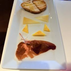 Associazione Strada del Vino Vernaccia di San Gimignano - Wine pairing food, the cheese was warm and had condensation from sitting out in a warm room.