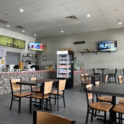 Henry’s Hawaiian Grill - Dining area