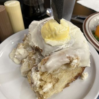 Bette's Place - Cinnamon roll - Breakfast & Brunch Near Me - Hood River, Oregon Bette's Place - Cinnamon roll - Breakfast & Brunch Near Me - Hood River, Oregon