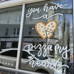 Ziggy’s - Cute window decor