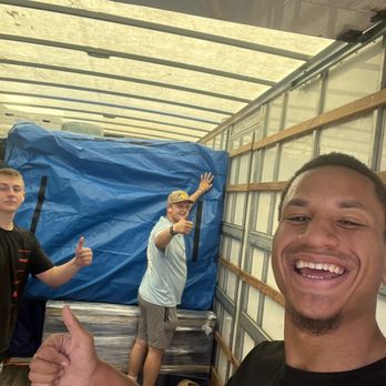 Need Movers - We do every move with a smile - Movers Near Me Need Movers - We do every move with a smile - Movers Near Me