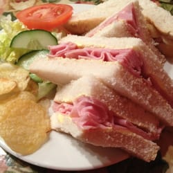 Wylie's Cafe - Sure beats standing in the rain with a soggy supermarket sandwich!