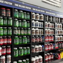 Wholesale Nutrition Center - Protein wall