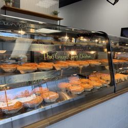 Waltzing Kangaroo - The hot case! Pie of the month: 5" Thai Green Curry Chicken Pie