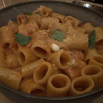 Swyft Restaurant - Rigatoni alla vodka - Bars Near Me - Kent, Connecticut