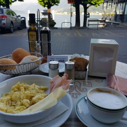 BAR Pasticceria Rossi - Lake front, scramble eggs with ham & cheese. Comes with bread baskets. Cappuccino,