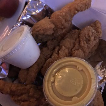 Caddyshak Inn - Chicken tenders - Dive Bars Near Me - Hinckley, Ohio