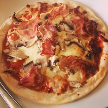 Trattoria Dalloste - Senza Glutine pizza with prosciutto and mushrooms - Tuscan Near Me - Florence, FI