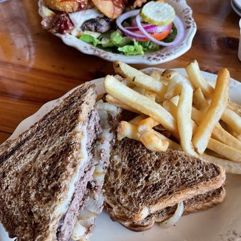 Bryce Canyon Pines Restaurant - Patty Melt & Western Burger - American Near Me - Bryce Canyon, Utah