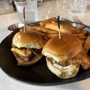 Hubbard Grille - Cheeseburger Sliders, Fried Chicken Sliders, slider special Thursday - New American Near Me - Columbus, Ohio Hubbard Grille - Cheeseburger Sliders, Fried Chicken Sliders, slider special Thursday - New American Near Me - Columbus, Ohio